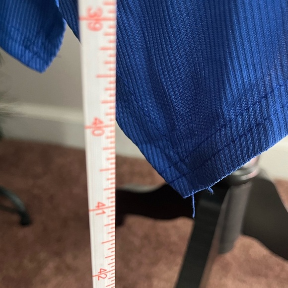 NWT XXL Sz 14 Light weight, long sleeve, cold shoulder, shark bite bottom shirt - Picture 7 of 8